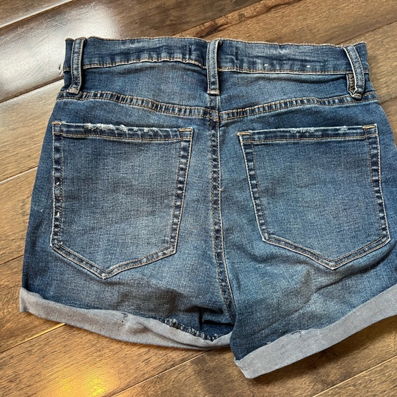 High Rise Jeans Short - Picture 2 of 3